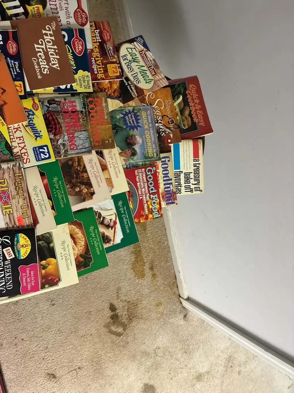 Vintage Lot of Pillsbury Classic and Betty Crocker Recipe Cookbooks